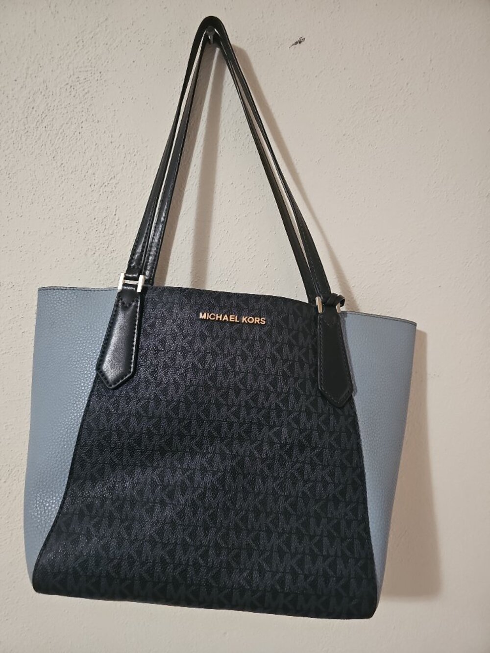 Two‑Tone Blue Michael Kors Tote (Light Blue + Navy MK Pattern)